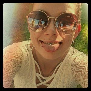 Meet your Posher, Gillian